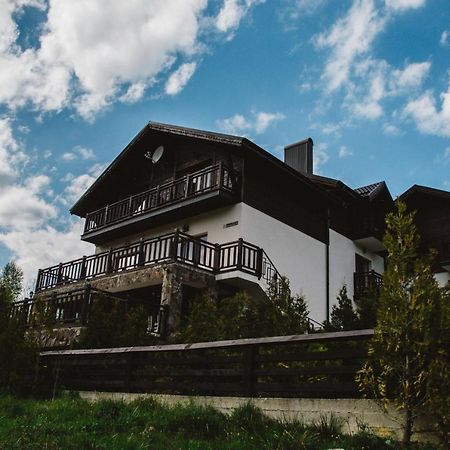 Residence Nesh Tatariv Kültér fotó