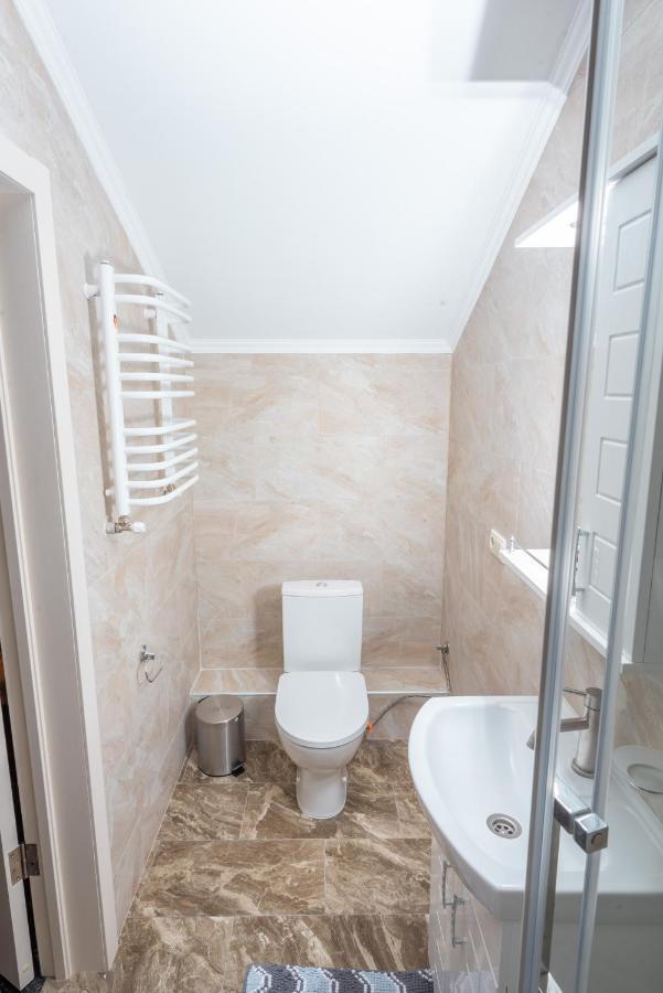 Residence Nesh Tatariv Kültér fotó