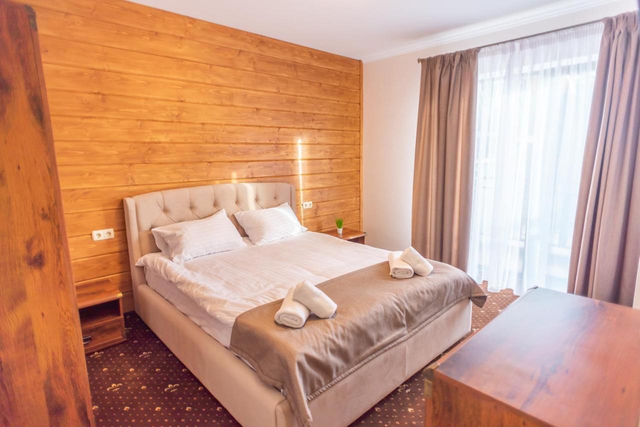 Residence Nesh Tatariv Kültér fotó