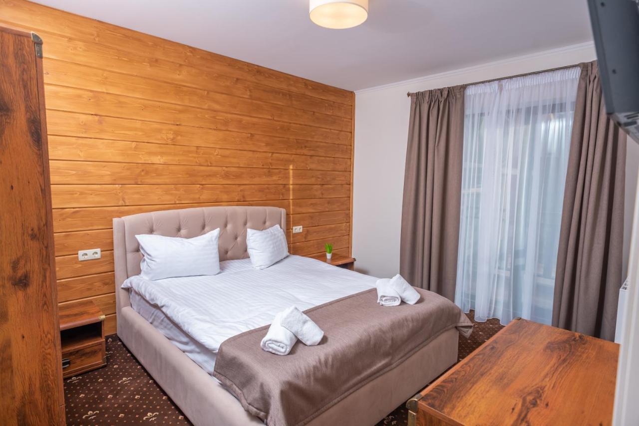 Residence Nesh Tatariv Kültér fotó