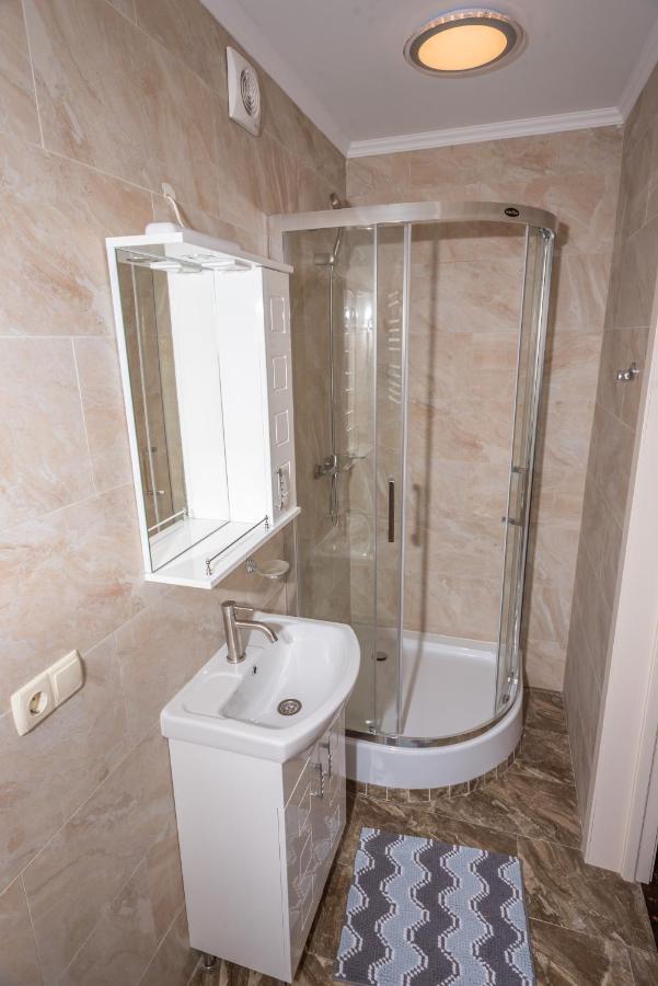 Residence Nesh Tatariv Kültér fotó