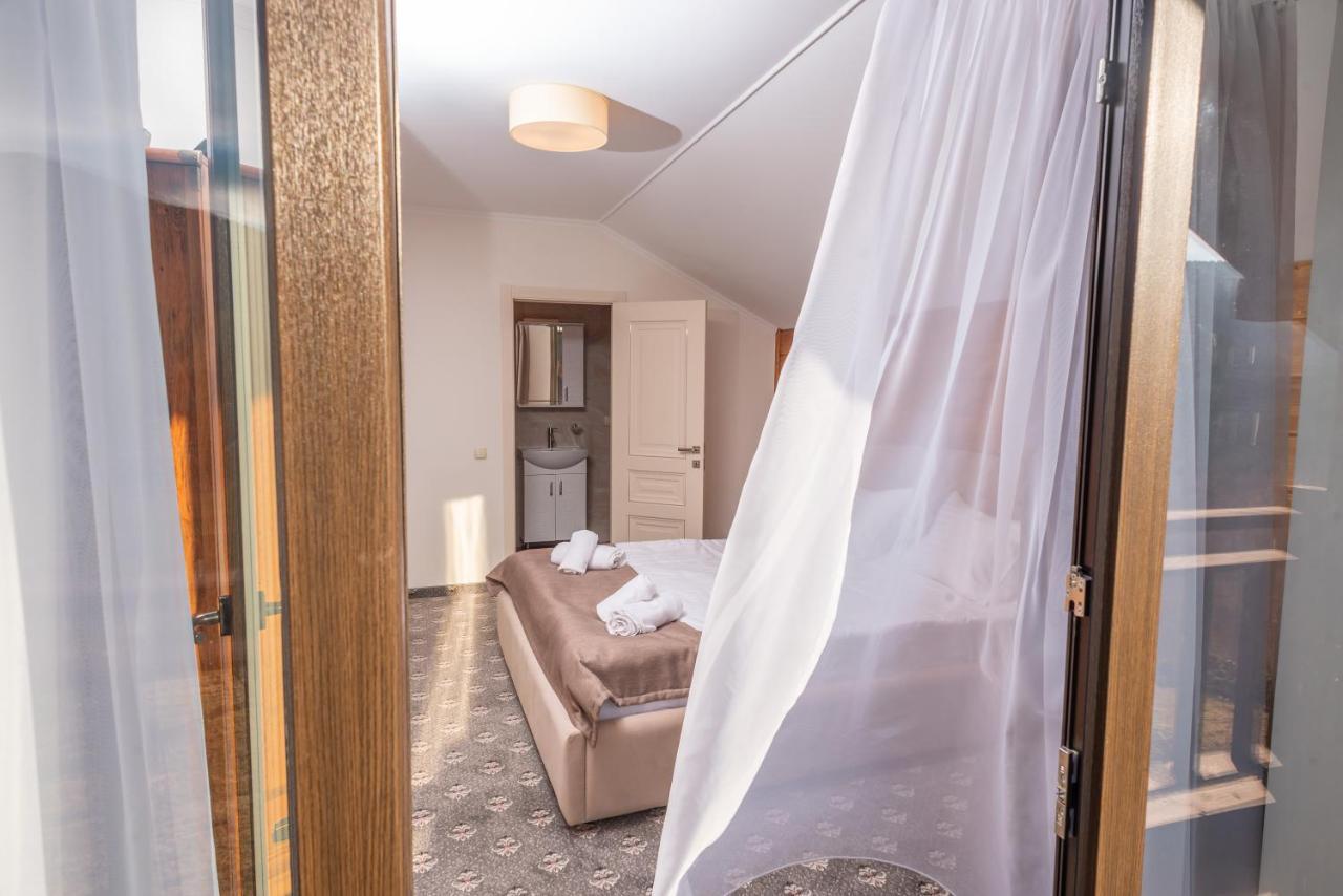 Residence Nesh Tatariv Kültér fotó