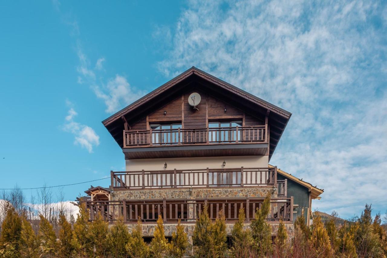 Residence Nesh Tatariv Kültér fotó