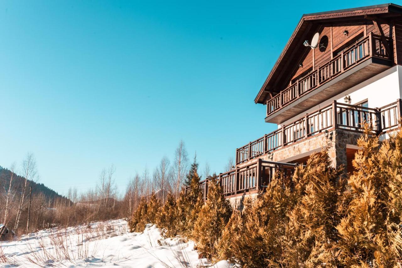 Residence Nesh Tatariv Kültér fotó